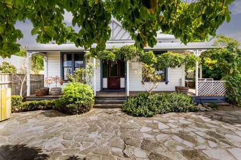 Photo of property in 205 Grove Road, Mayfair, Hastings, 4122