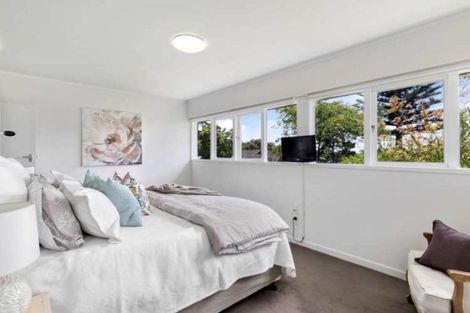 Photo of property in 2 Pine Hill Crescent, Browns Bay, Auckland, 0630