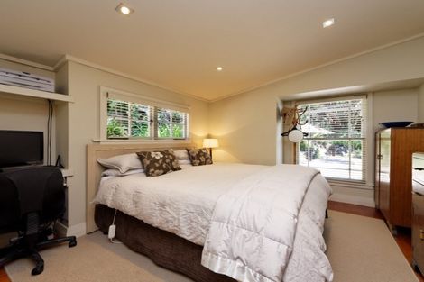 Photo of property in 100 Garden Road, Piha, New Lynn, 0772