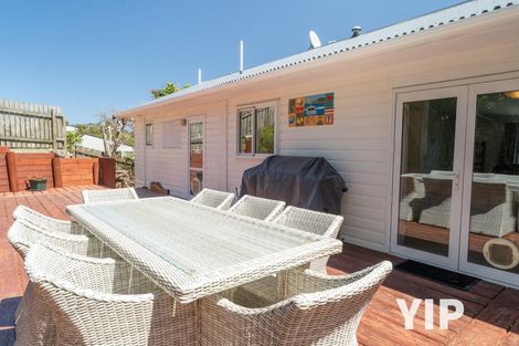 Photo of property in 18 Mandeville Crescent, Grenada Village, Wellington, 6037