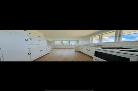 Photo of property in 28 Waione Avenue, Te Atatu Peninsula, Auckland, 0610