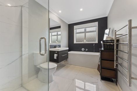 Photo of property in 16 Freedom Drive, Kelvin Grove, Palmerston North, 4414