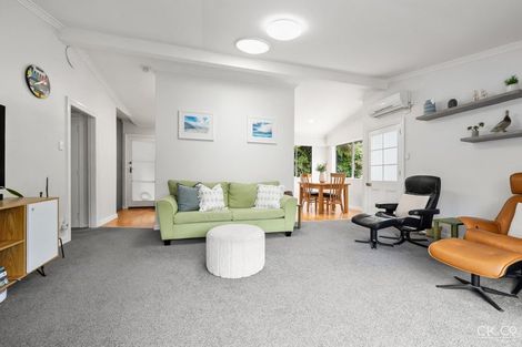 Photo of property in 32 Forest Road, Pinehaven, Upper Hutt, 5019