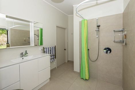 Photo of property in 29 Rewa Place, Russell, 0202