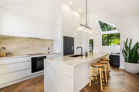 Photo of property in 10 Zita Avenue, Matakatia, Whangaparaoa, 0930