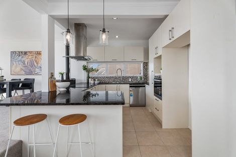 Photo of property in 90 Sandspit Road, Shelly Park, Auckland, 2014