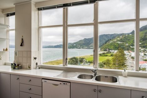 Photo of property in Rona House, 33 Rimu Street, Eastbourne, Lower Hutt, 5013