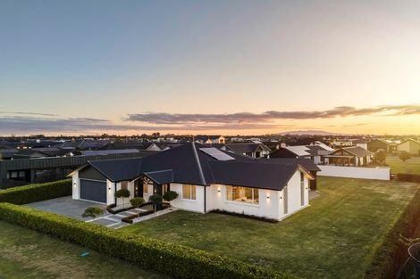 Photo of property in 129 Saint Kilda Road, Cambridge, 3434