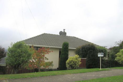 Photo of property in 2 Ryan Grove, Tawa, Wellington, 5028