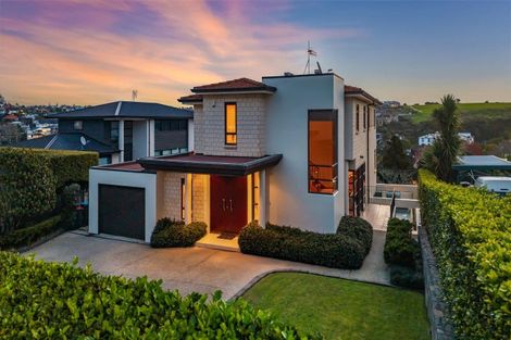 Photo of property in 10 Ronaki Road, Mission Bay, Auckland, 1071