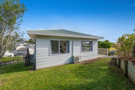 Photo of property in 1 Weka Close, Red Beach, 0932