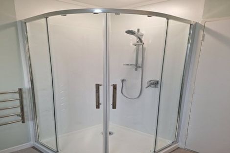 Photo of property in 17a Kingsbridge Place, Newlands, Wellington, 6037