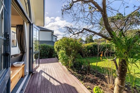 Photo of property in 12 Tyrico Close, Unsworth Heights, Auckland, 0632