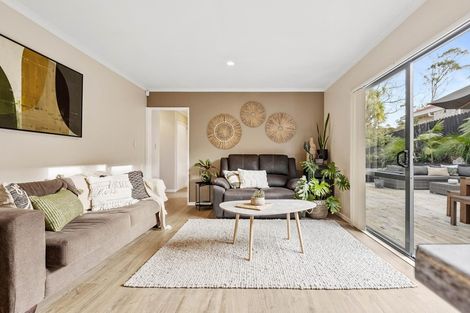 Photo of property in 13 Berkshire Terrace, Massey, Auckland, 0614