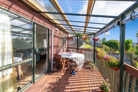 Photo of property in 1/21 Jumento Place, Unsworth Heights, Auckland, 0632