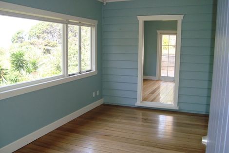 Photo of property in 132 Cornwallis Road, Cornwallis, Auckland, 0604