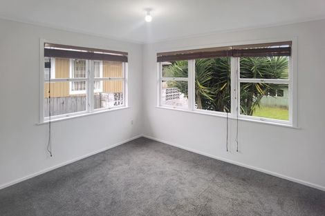 Photo of property in 31 Lowtherhurst Road, Massey, Auckland, 0614