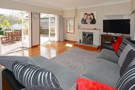Photo of property in 8 Waiohua Road, Greenlane, Auckland, 1061
