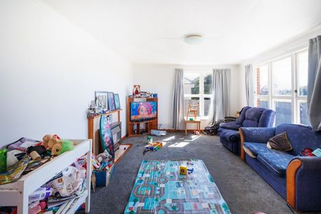 Photo of property in 27 Crewe Crescent, Hokowhitu, Palmerston North, 4410