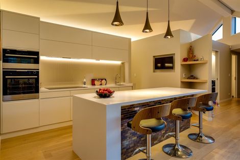 Photo of property in 15 Saint Andrews Square, Strowan, Christchurch, 8052