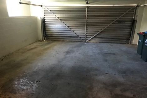 Photo of property in 5 Maungakiekie Avenue, Greenlane, Auckland, 1051