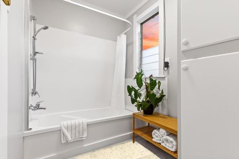 Photo of property in 2a Gardner Avenue, New Lynn, Auckland, 0600