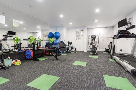 Photo of property in 2d/171 Hurstmere Road, Takapuna, Auckland, 0622