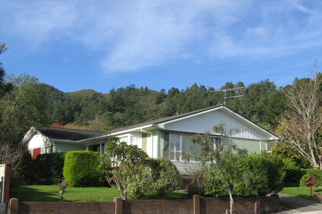 Photo of property in 2 Zeala Grove, Stokes Valley, Lower Hutt, 5019