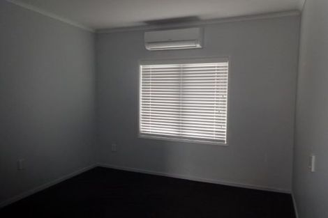 Photo of property in 81 Hobsonville Road, West Harbour, Auckland, 0618
