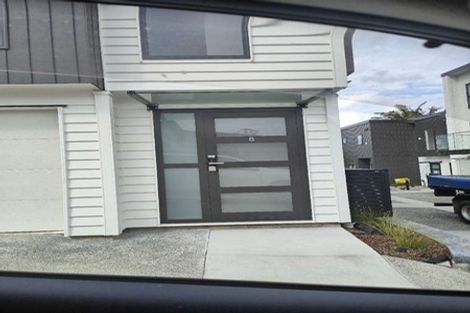 Photo of property in 8/107 Hobsonville Road, West Harbour, Auckland, 0618