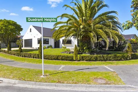 Photo of property in 2 Quadrant Heights, Paraparaumu, 5032