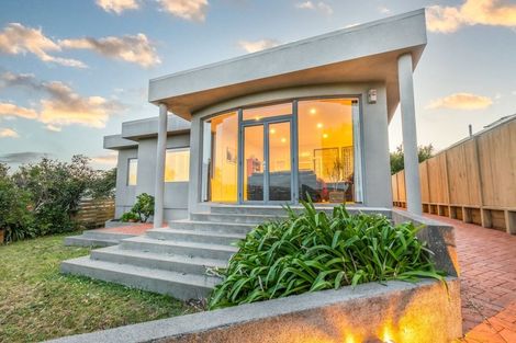 Photo of property in 5 Clifford Road, Johnsonville, Wellington, 6037