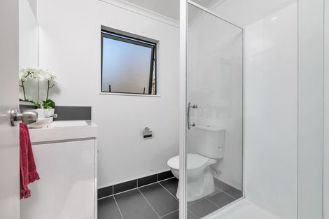 Photo of property in 40a Roberts Road, Glenfield, Auckland, 0629