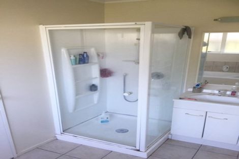 Photo of property in 20a Justin Place, Te Atatu Peninsula, Auckland, 0610