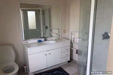 Photo of property in 2/64 Spencer Road, Pinehill, Auckland, 0632