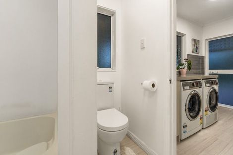 Photo of property in 58 Marina View Drive, West Harbour, Auckland, 0618