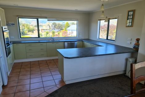 Photo of property in 8 Trig Hill Terrace, Waikanae Beach, Waikanae, 5036