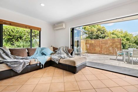 Photo of property in 83 Marina View Drive, West Harbour, Auckland, 0618