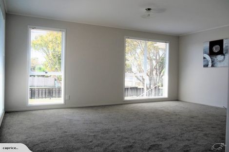 Photo of property in 17 Becker Drive, Weymouth, Auckland, 2103