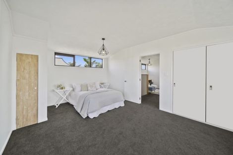 Photo of property in 2/127 Bucklands Beach Road, Bucklands Beach, Auckland, 2012