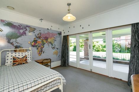 Photo of property in 2 Corwen Place, Mayfair, Hastings, 4122