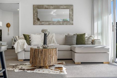 Photo of property in 33 Rainey Crescent, Papamoa Beach, Papamoa, 3118