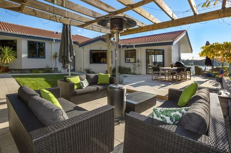 Photo of property in 15a Seaview Road, Paremata, Porirua, 5024