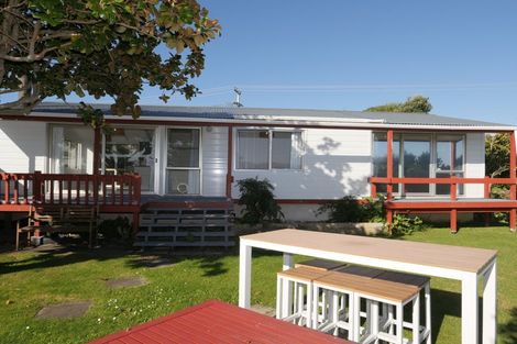 Photo of property in 1 Makora Road, Otaihanga, Paraparaumu, 5036