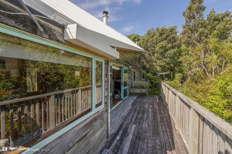 Photo of property in 35 Whiritoa Beach Road, Whiritoa, Whangamata, 3691