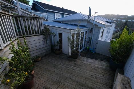 Photo of property in 21 Harland Street, Brooklyn, Wellington, 6021