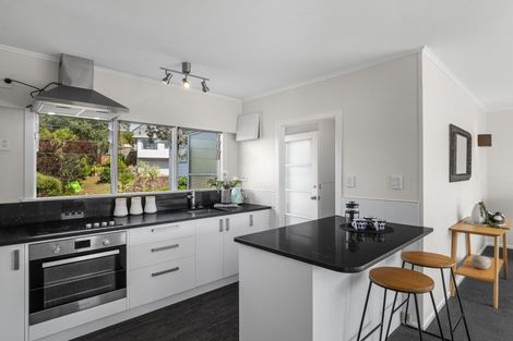Photo of property in 6a Tallington Crescent, Torbay, Auckland, 0630