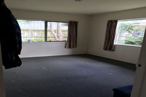 Photo of property in 4 Ingleby Place, Kelston, Auckland, 0602