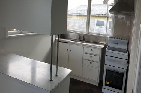 Photo of property in 2/6 Stanley Road, Glenfield, Auckland, 0629