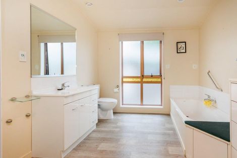 Photo of property in 2 Ashdown Crescent, Feilding, 4702